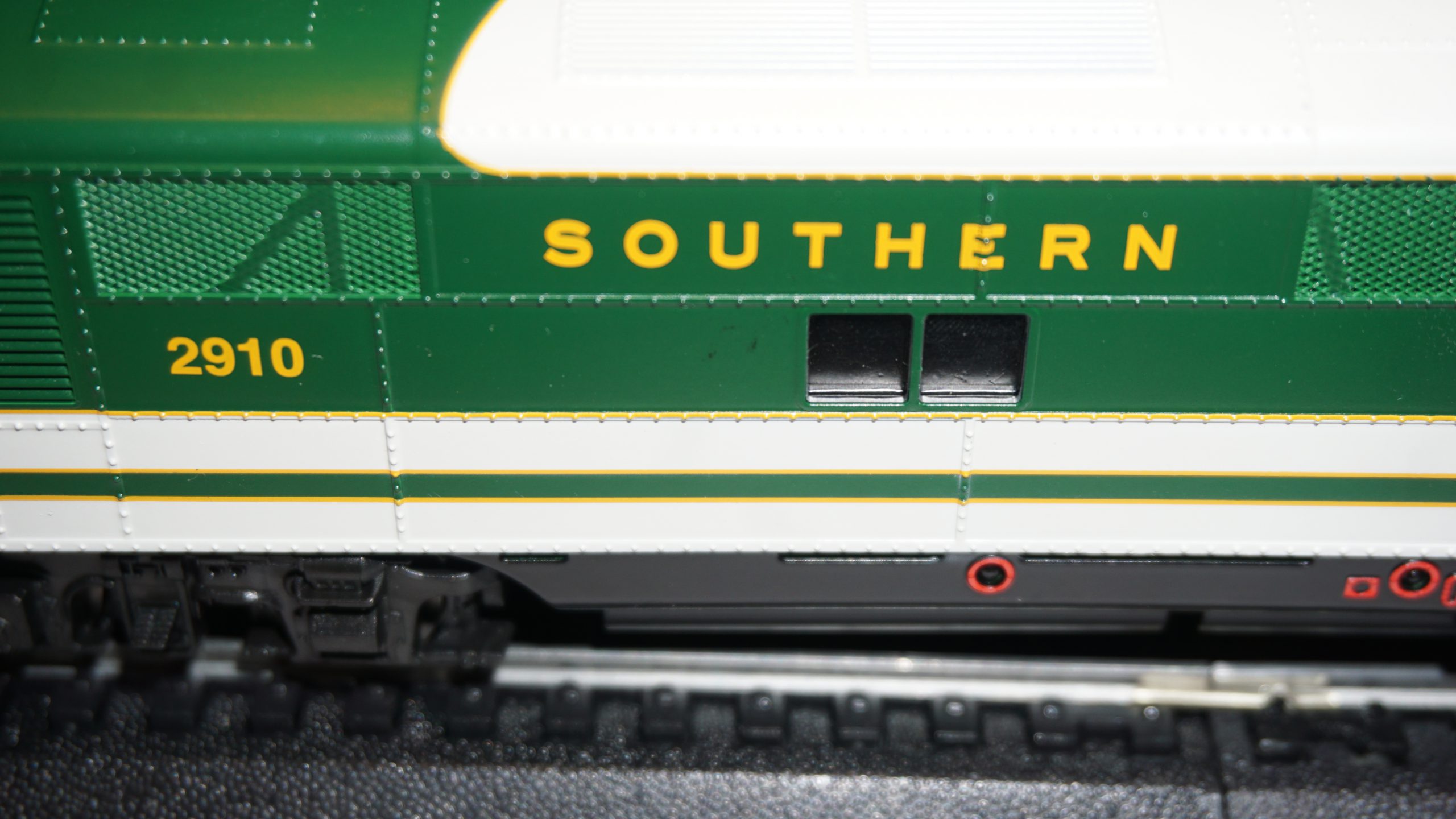 Lokomotywa Diesel E-7A SOUTHERN DCC & SOUND Bachmann HO 1:87 - obrazek 5