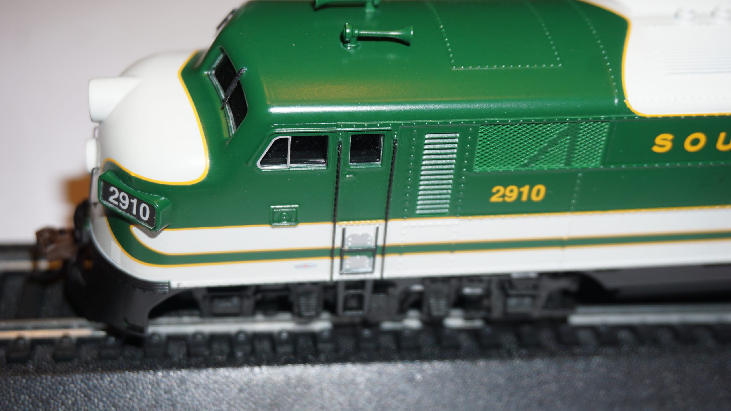 Lokomotywa Diesel E-7A SOUTHERN DCC & SOUND Bachmann HO 1:87 - obrazek 2